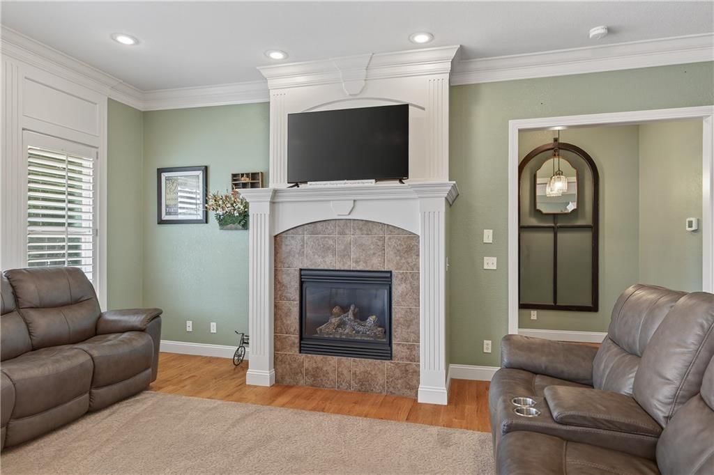 Photo 10 of 40 - 4506 Hallbrook Drive