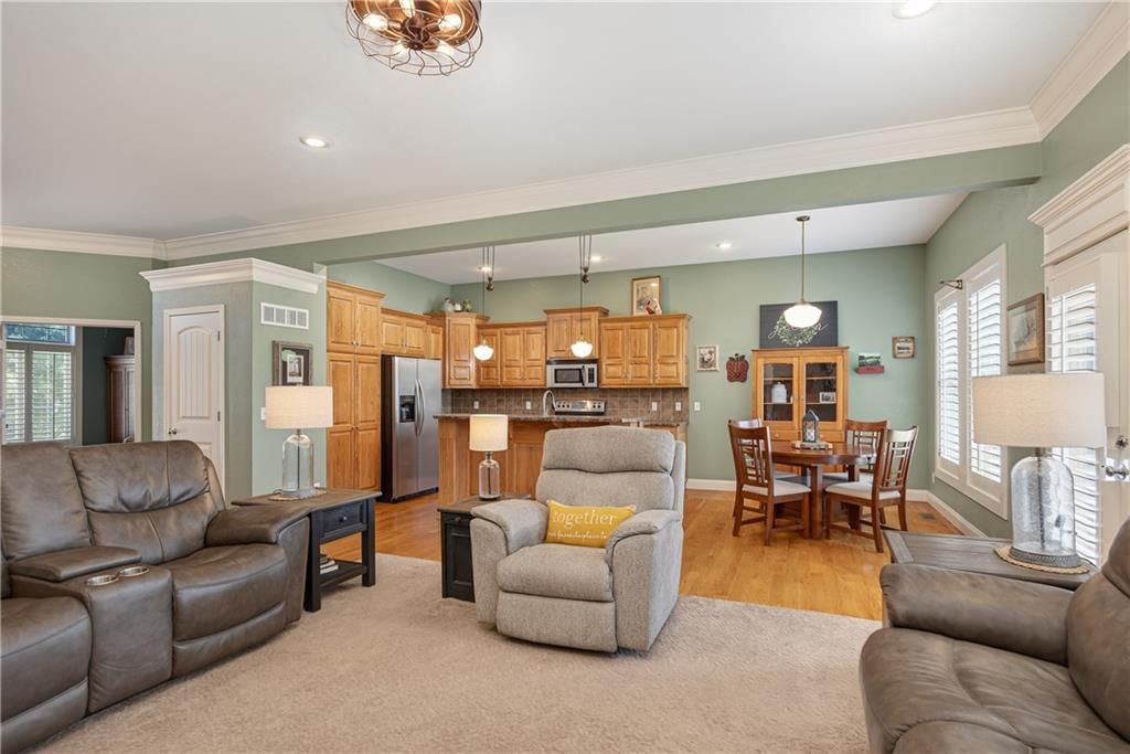 Photo 11 of 40 - 4506 Hallbrook Drive