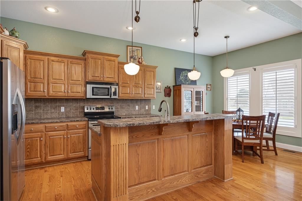 Photo 13 of 40 - 4506 Hallbrook Drive