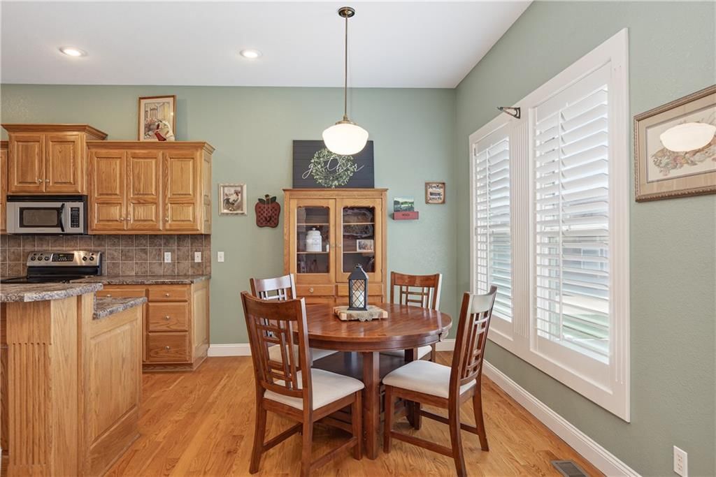 Photo 15 of 40 - 4506 Hallbrook Drive