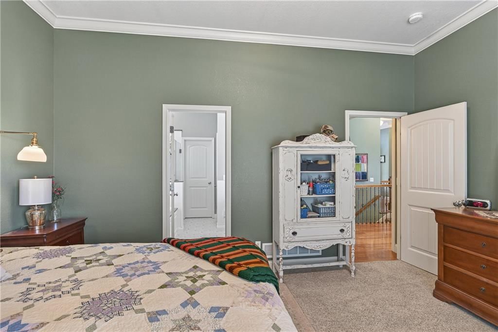 Photo 20 of 40 - 4506 Hallbrook Drive
