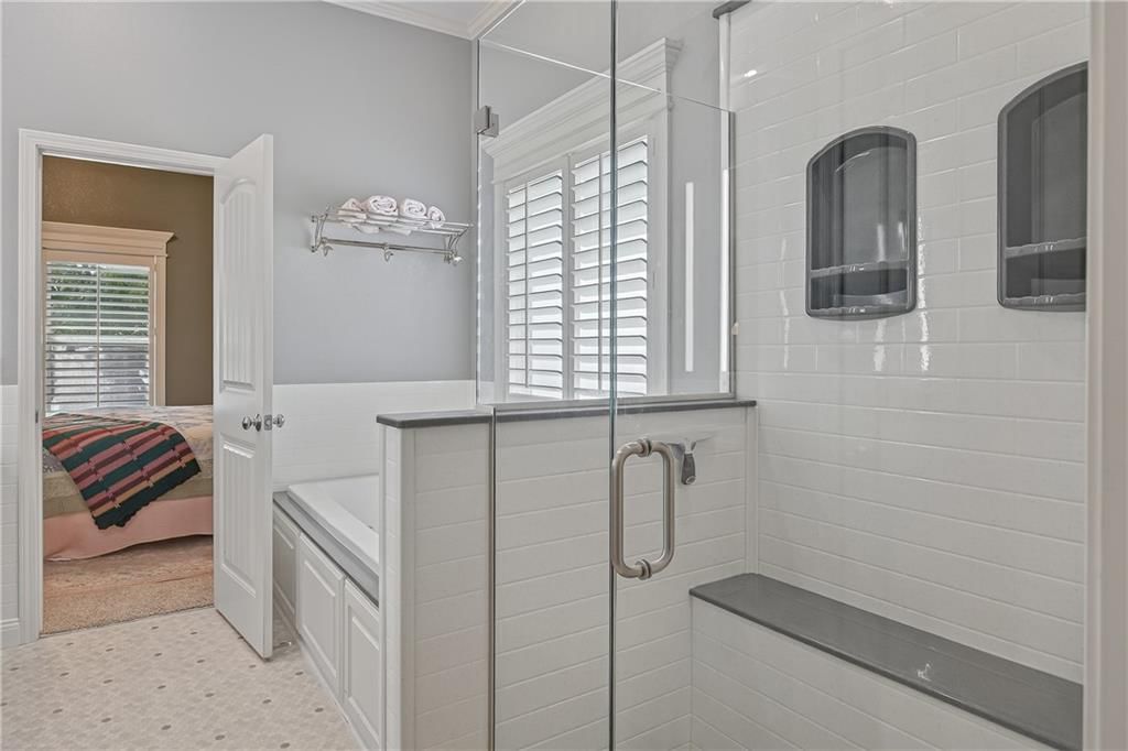 Photo 23 of 40 - 4506 Hallbrook Drive