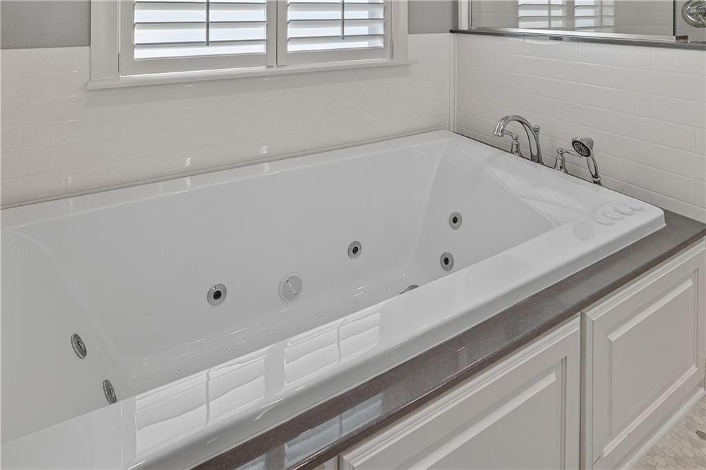 Photo 24 of 40 - 4506 Hallbrook Drive