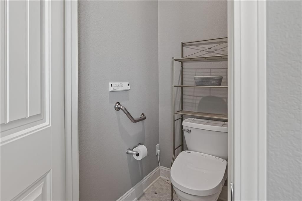 Photo 25 of 40 - 4506 Hallbrook Drive