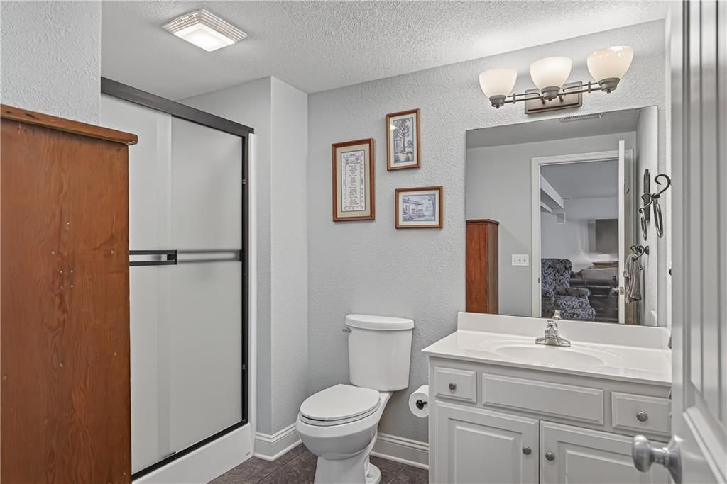 Photo 32 of 40 - 4506 Hallbrook Drive