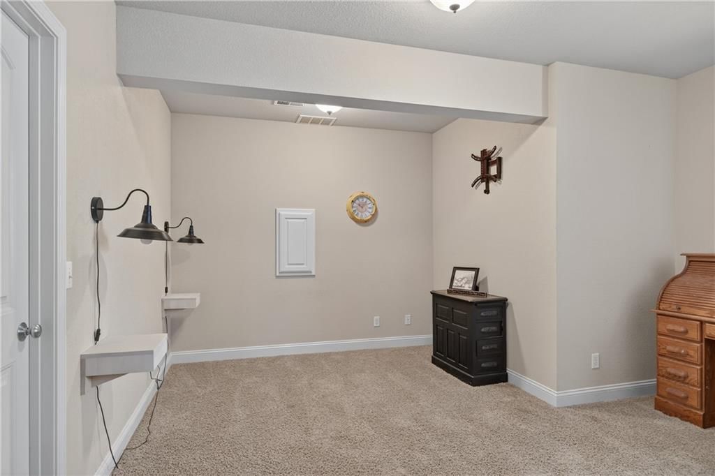 Photo 33 of 40 - 4506 Hallbrook Drive