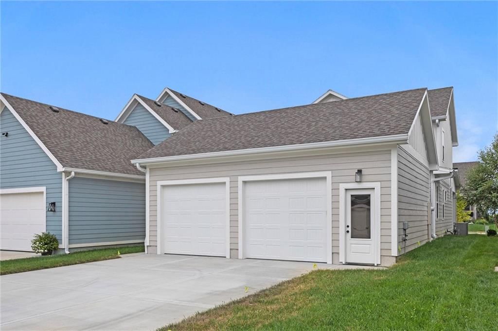 1025 SW Armie Street — photo 36
