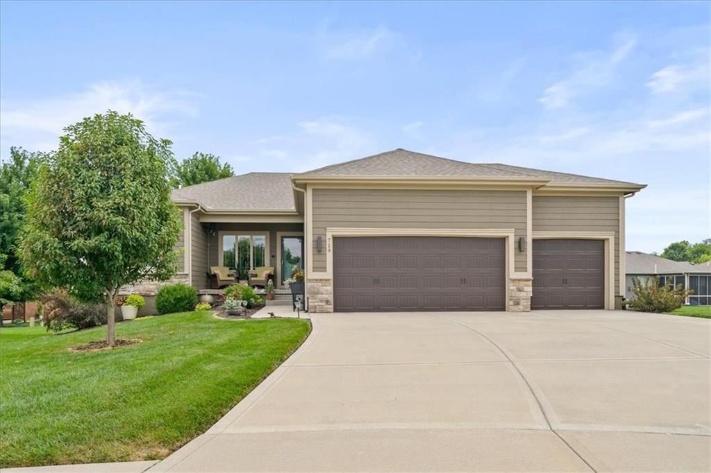 719 Foxtail Court, Raymore, MO