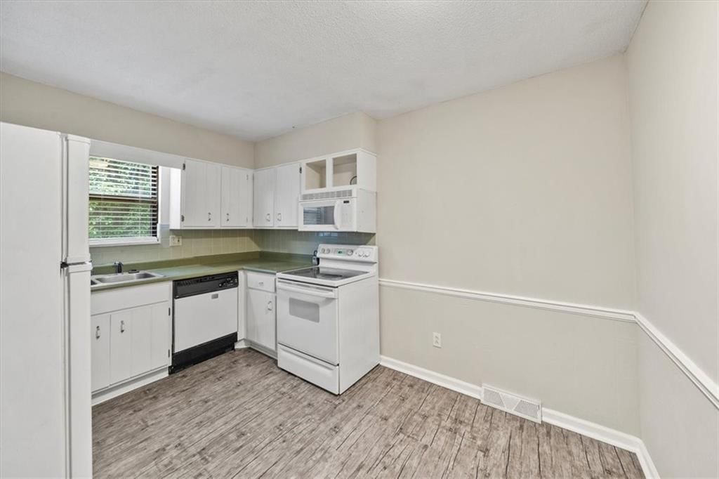 Photo 6 of 17 - 517 N Spring Street