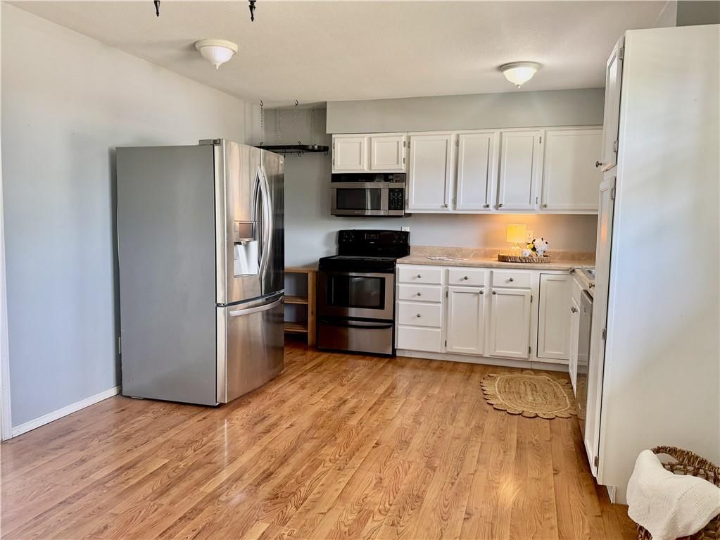 Photo 5 of 30 - 17824 Greentree Avenue