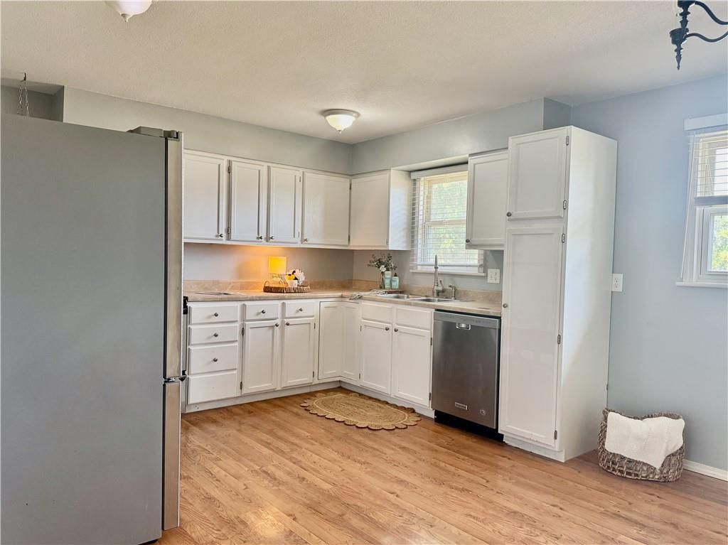 Photo 7 of 30 - 17824 Greentree Avenue