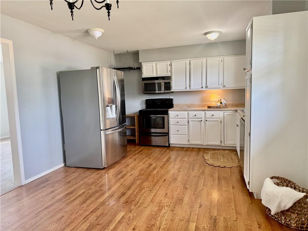 Photo 8 of 30 - 17824 Greentree Avenue