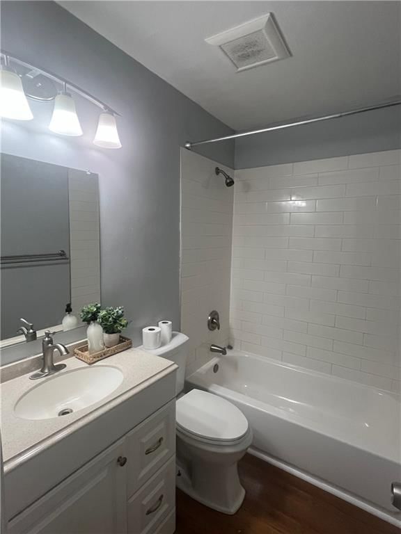 Photo 9 of 30 - 17824 Greentree Avenue