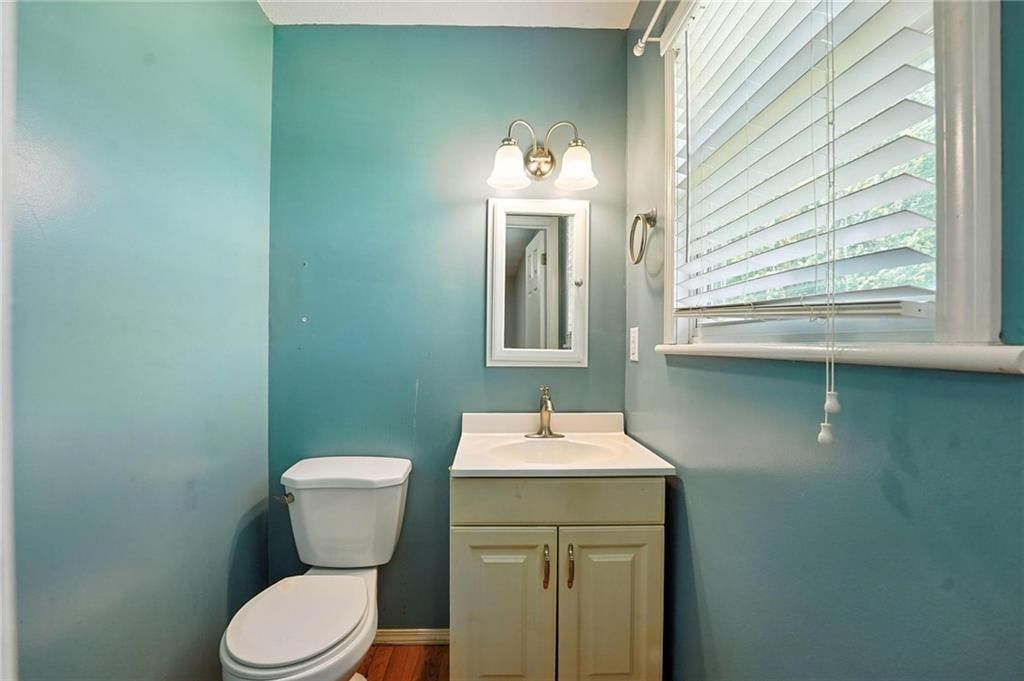 Photo 13 of 30 - 17824 Greentree Avenue