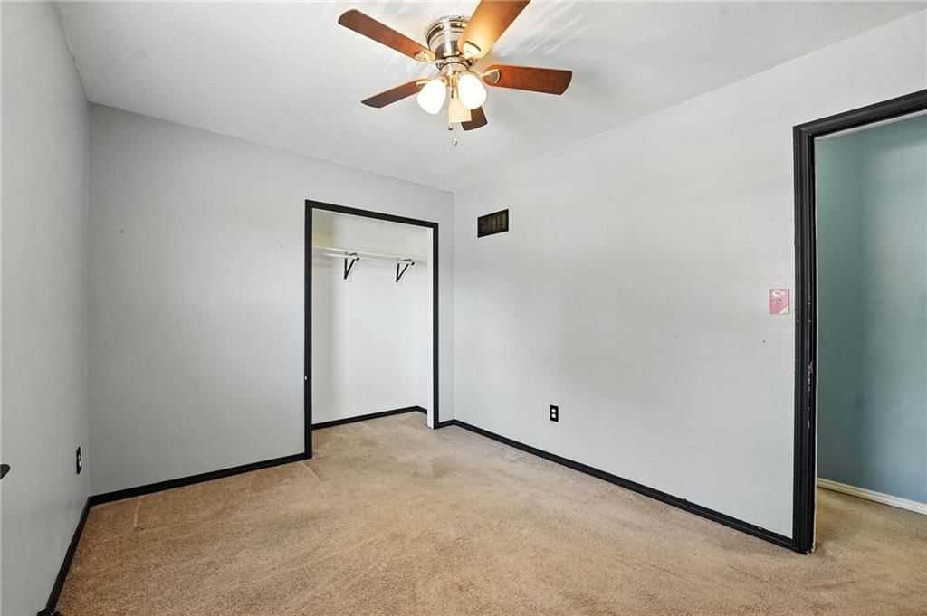 Photo 16 of 30 - 17824 Greentree Avenue