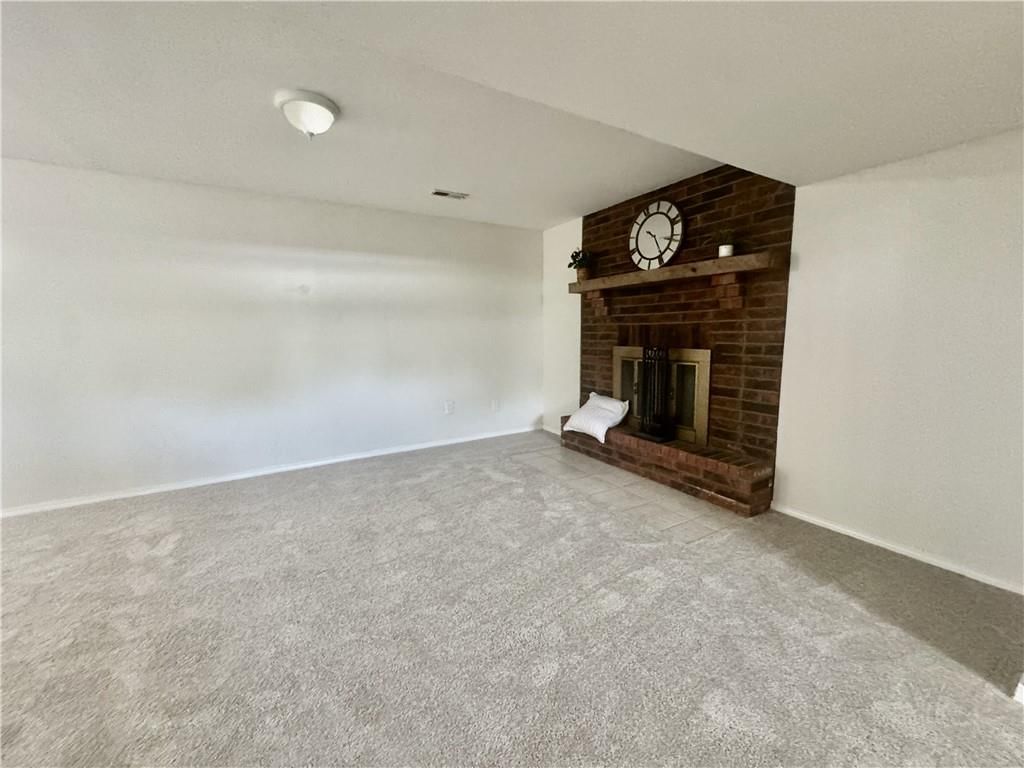 Photo 19 of 30 - 17824 Greentree Avenue