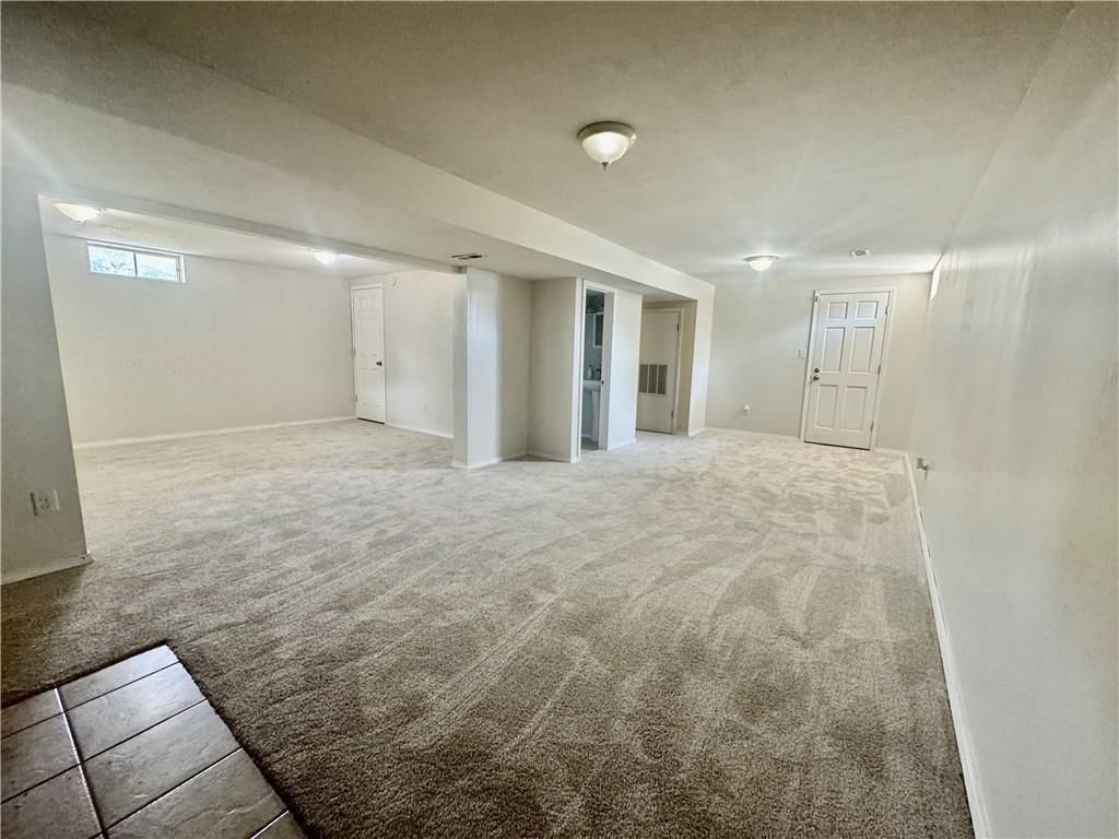 Photo 20 of 30 - 17824 Greentree Avenue