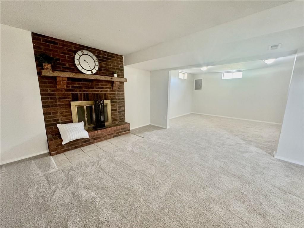 Photo 21 of 30 - 17824 Greentree Avenue