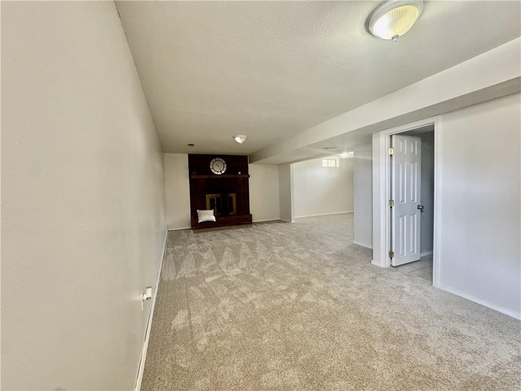 Photo 22 of 30 - 17824 Greentree Avenue