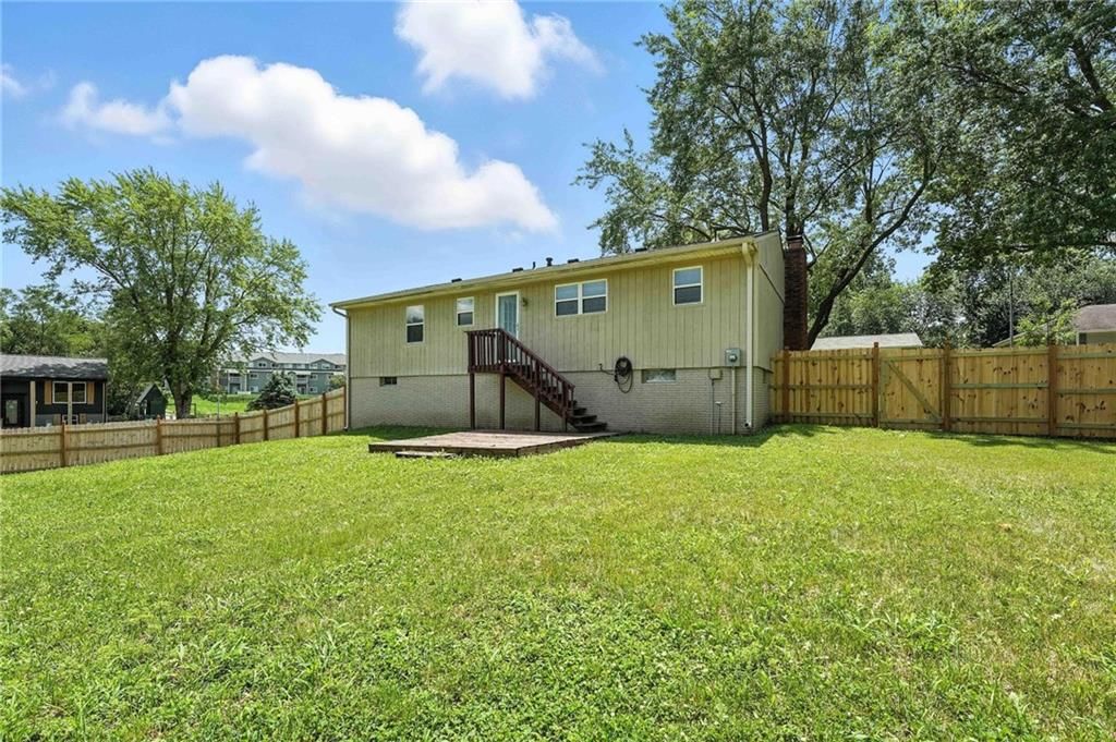 Photo 24 of 30 - 17824 Greentree Avenue