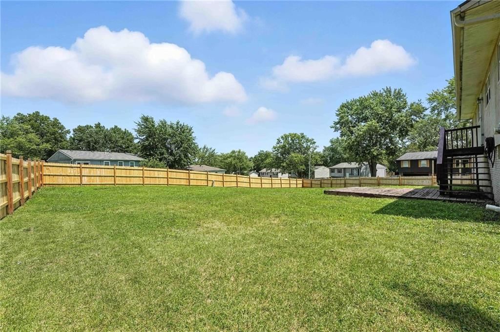 Photo 25 of 30 - 17824 Greentree Avenue