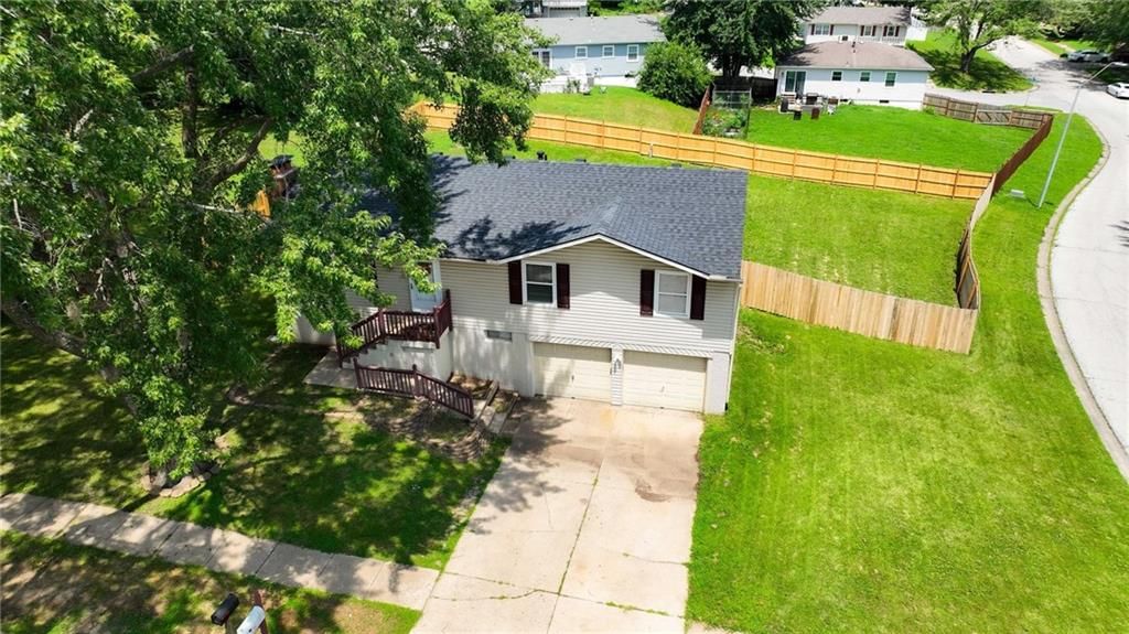 Photo 29 of 30 - 17824 Greentree Avenue