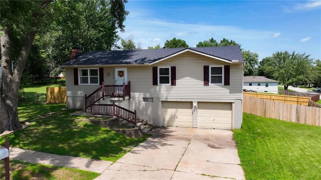 Photo 30 of 30 - 17824 Greentree Avenue