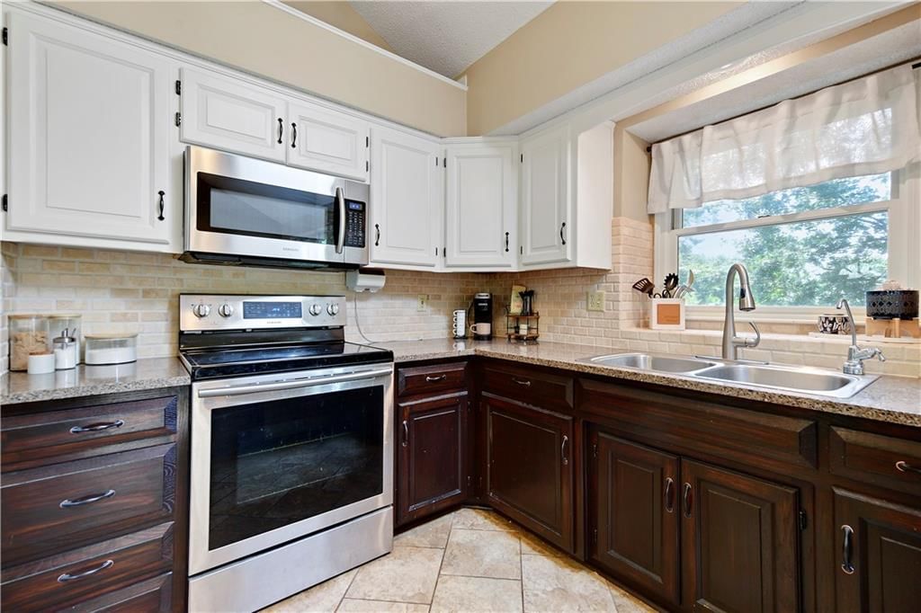 10105 NW 86th Street — photo 10