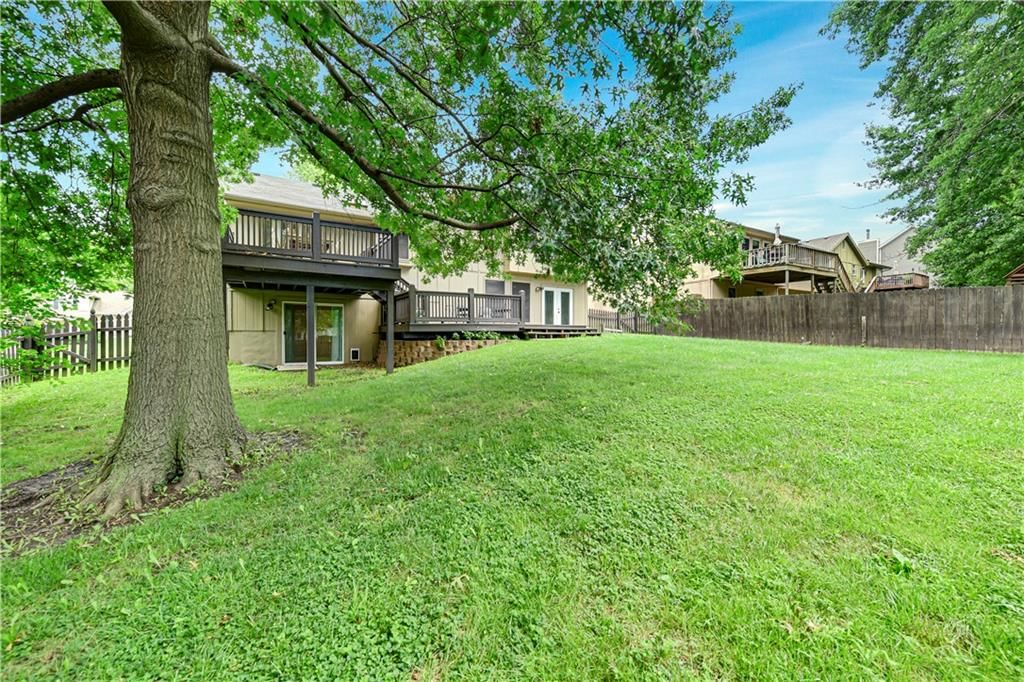 10105 NW 86th Street — photo 32