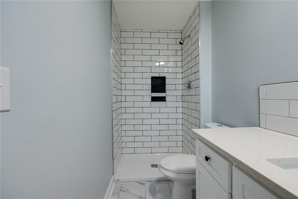 Photo 8 of 34 - 18906 E 18th Terrace N