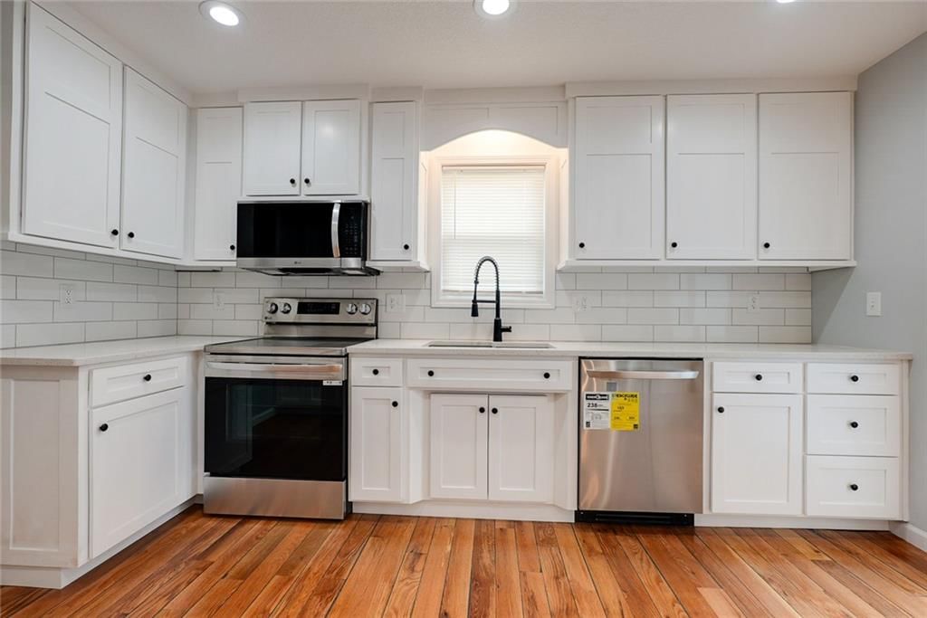 Photo 21 of 34 - 18906 E 18th Terrace N