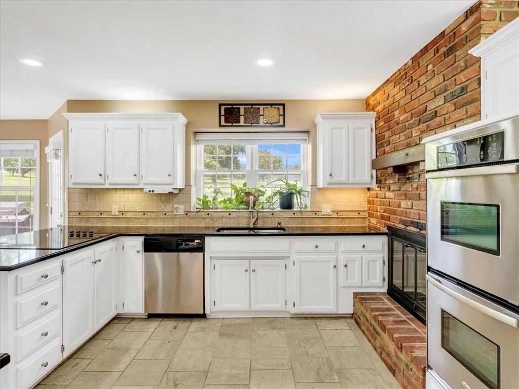 302 Duke Gibson Drive — photo 12