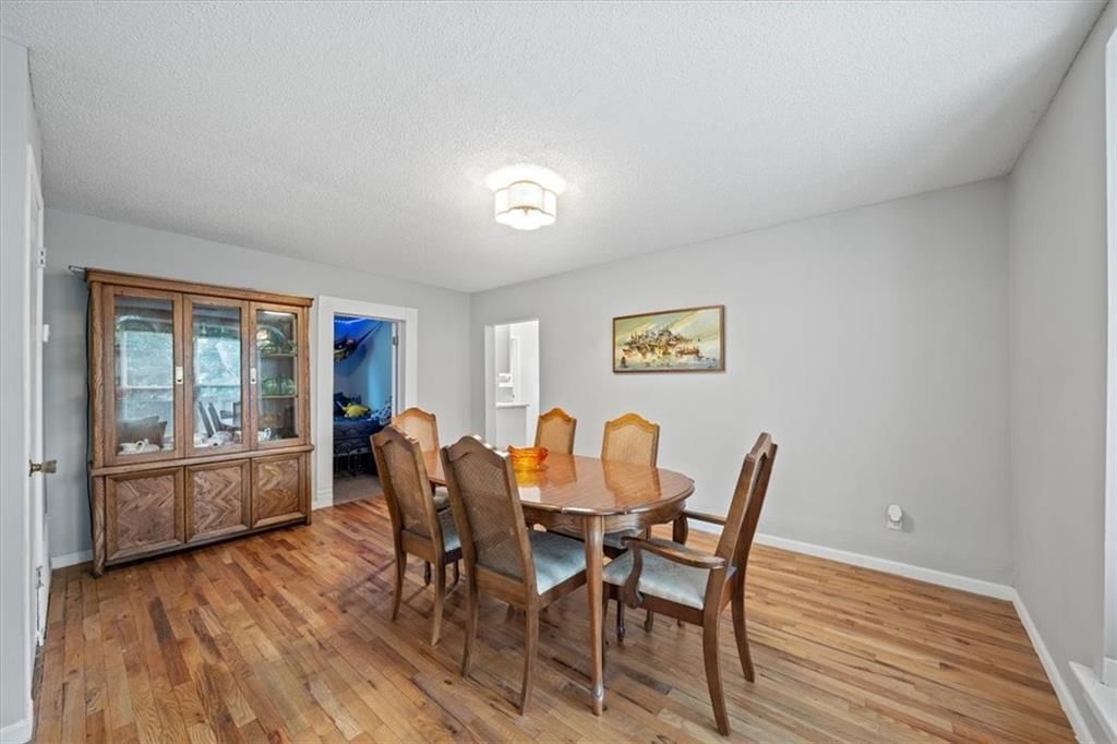 210 E Martin Street — photo 8