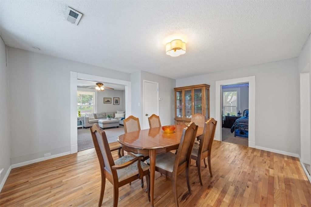 210 E Martin Street — photo 9