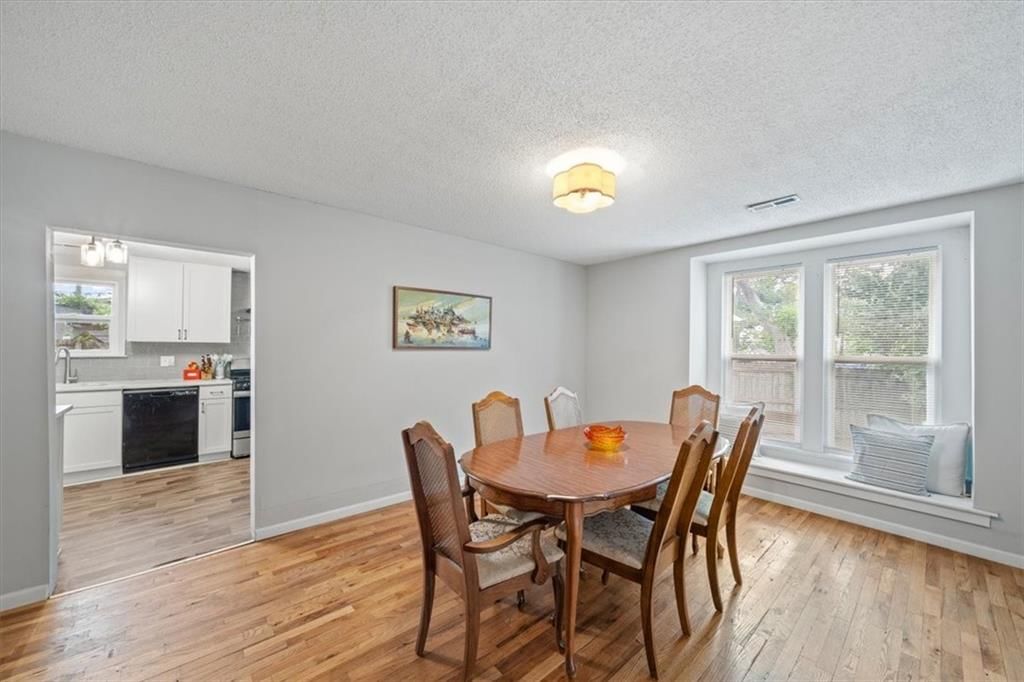 210 E Martin Street — photo 11