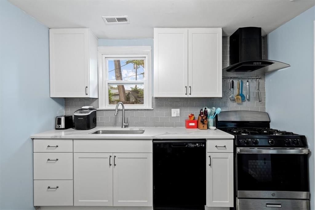 210 E Martin Street — photo 12