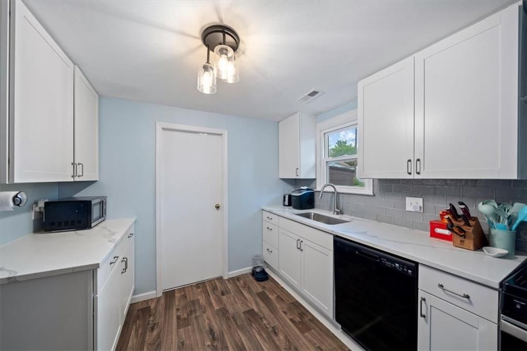 210 E Martin Street — photo 13