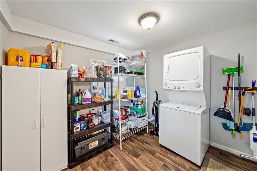 210 E Martin Street — photo 16