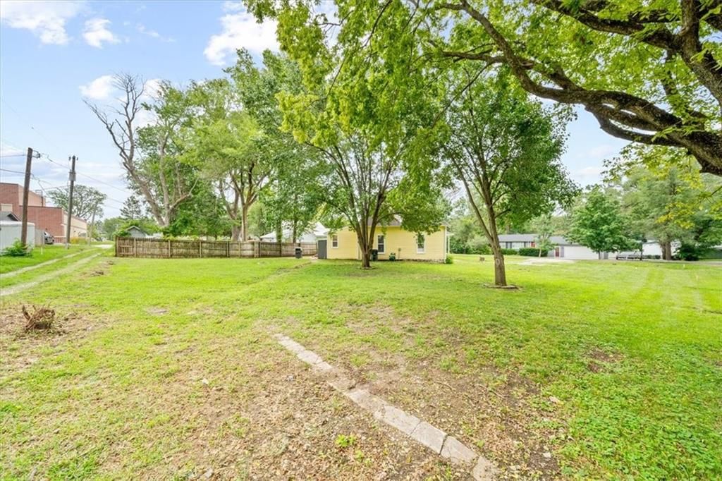 210 E Martin Street — photo 21
