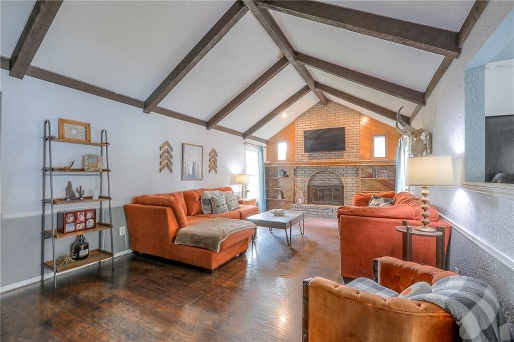 Photo 9 of 32 - 3908 SW 9TH Street