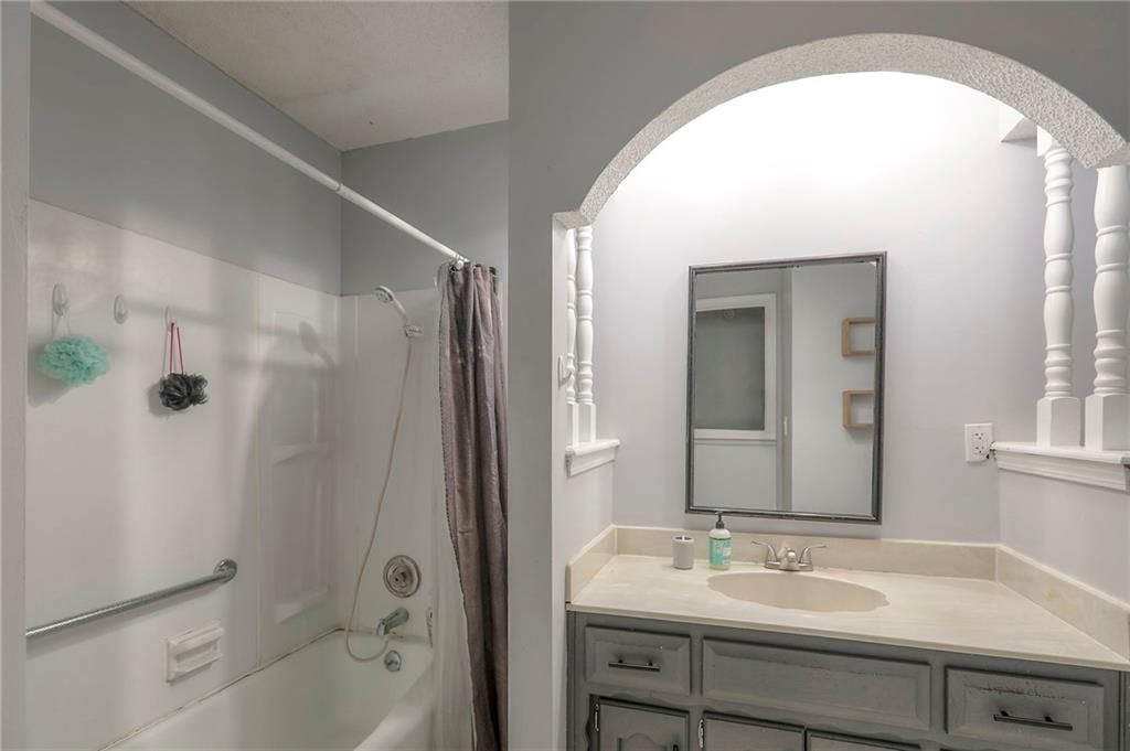 Photo 14 of 32 - 3908 SW 9TH Street