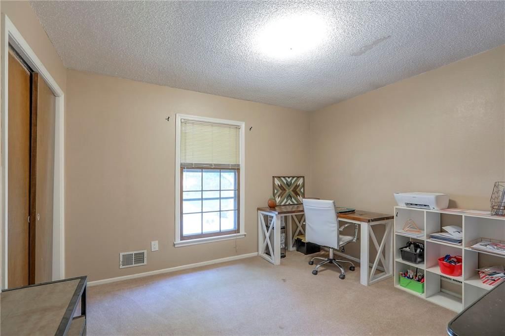 Photo 16 of 32 - 3908 SW 9TH Street