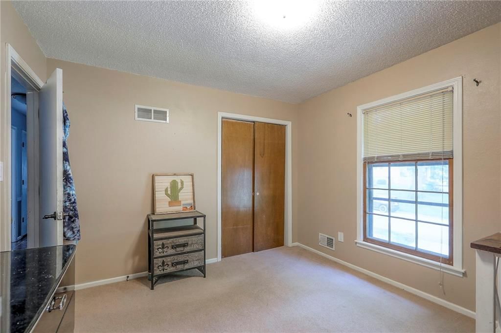 Photo 17 of 32 - 3908 SW 9TH Street