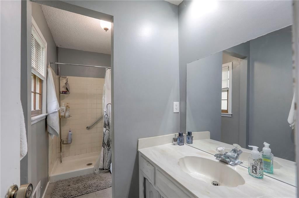 Photo 21 of 32 - 3908 SW 9TH Street