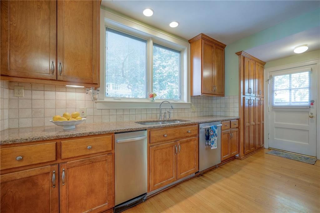 Photo 16 of 49 - 222 W 68th Street