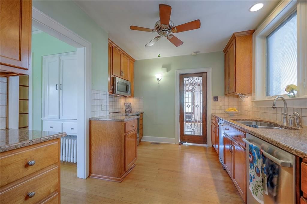 Photo 18 of 49 - 222 W 68th Street