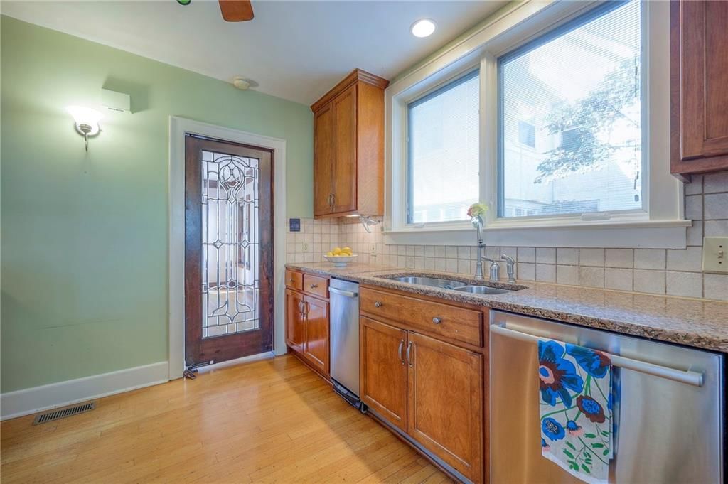 Photo 19 of 49 - 222 W 68th Street