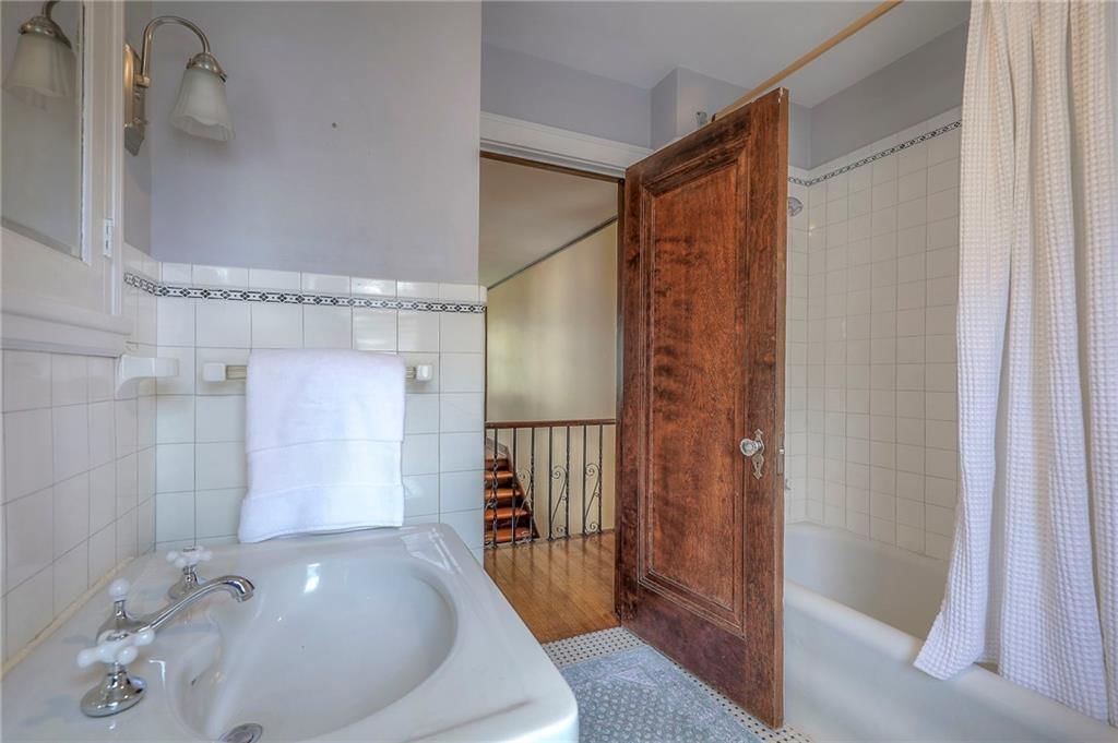 Photo 27 of 49 - 222 W 68th Street