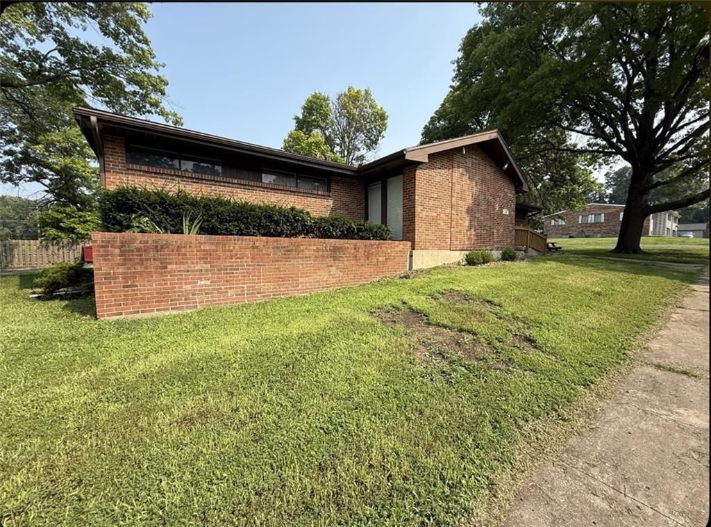 Photo 1 of 26 - 802 E Walnut Street