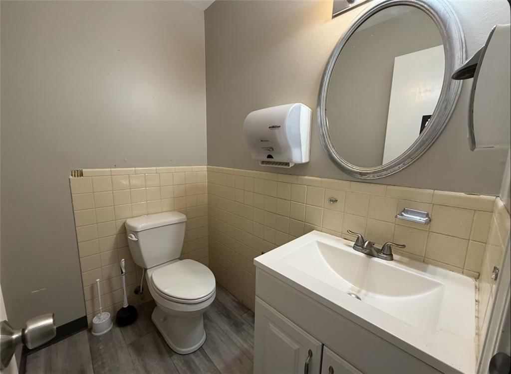 Photo 14 of 26 - 802 E Walnut Street